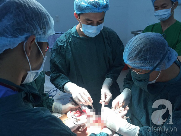 Lại thẩm mỹ hỏng: Nâng ngực sau sinh, con không thể bú còn mẹ phải phẫu thuật vì chảy silicon - Ảnh 3.