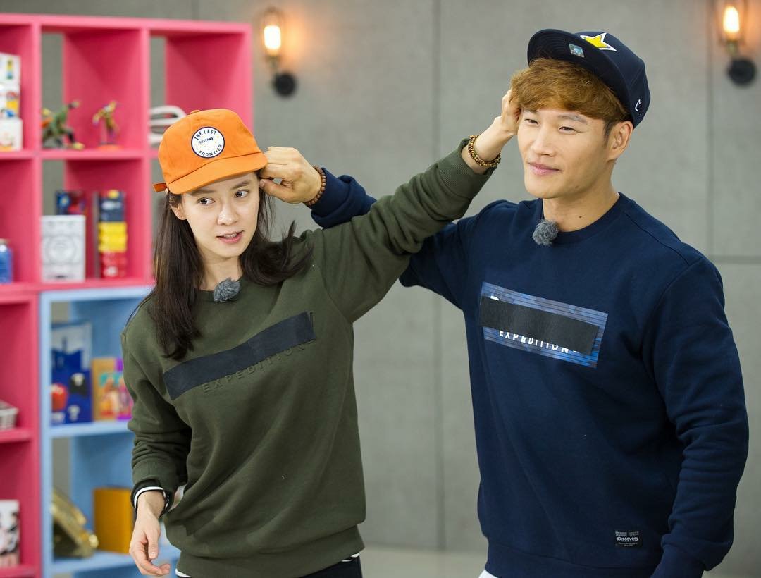 Bị đâm sau lưng, Song Ji Hyo và Kim Jong Kook quyết không nhận một đồng ...
