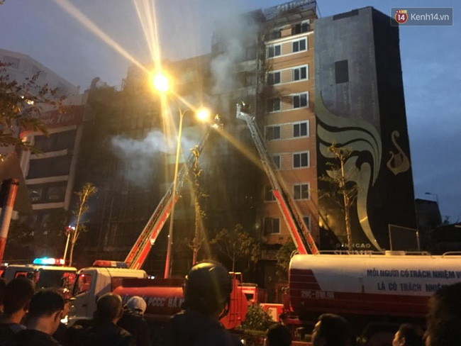 Cháy kinh hoàng nhiều giờ liền ở Hà Nội, 3 quán karaoke và 1 nhà hàng bị thiêu rụi - Ảnh 37.