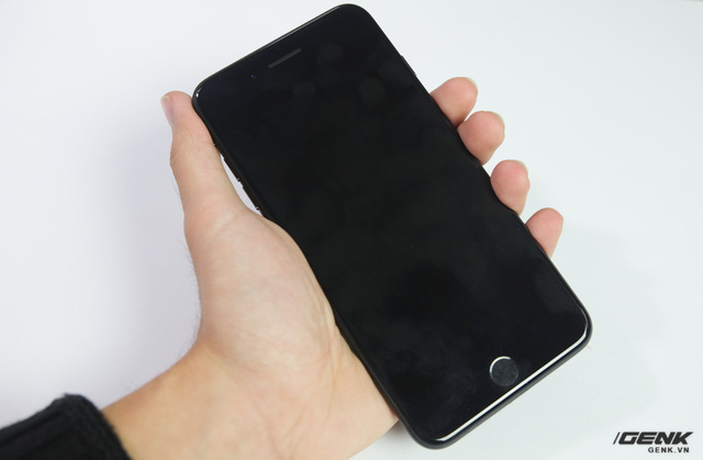 Mở hộp iPhone 7 và 7 Plus chính hãng FPT đầu tiên tại Việt Nam: Có màu Jet Black, giá từ 18,2 triệu đồng - Ảnh 23.
