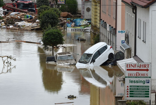 Paris chìm trong trận lụt lớn nhất 100 năm qua - Ảnh 26.
