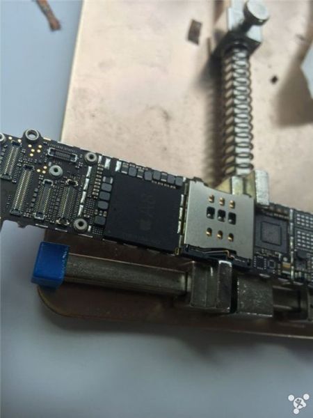 Người ta đã dựng một chiếc iPhone 6 từ nát bươm thành mới cứng như thế nào? - Ảnh 28.