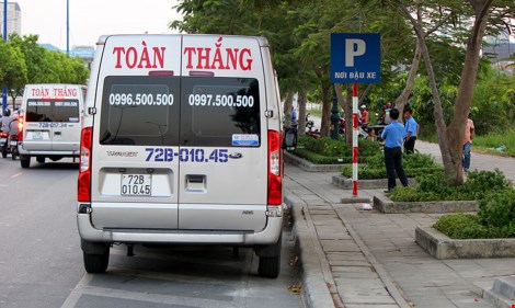 Bị cấm trong trung t&acirc;m, xe kh&aacute;ch dạt ra v&ugrave;ng ven đ&oacute;n kh&aacute;ch - Ảnh 3.