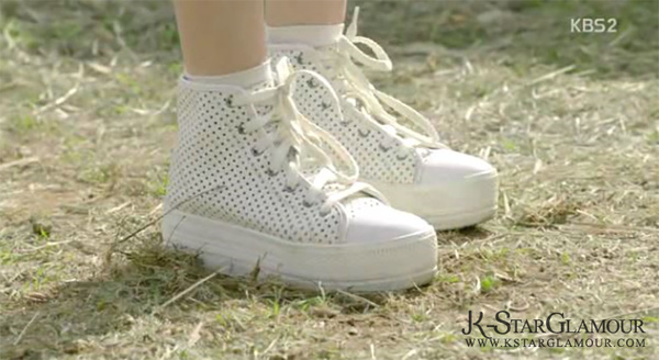 Giày sneaker trắng hơn 8 triệu của Song Hye Kyo không còn hàng mà bán - Ảnh 3.