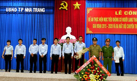 Phát hiện ăn xin ở Nha Trang, 8 người được thưởng tiền - Ảnh 1.