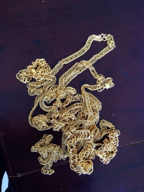 Kiều nữ bí ẩn và hàng loạt vụ sập bẫy vàng giả - Ảnh 3.