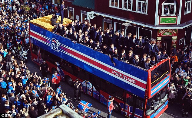 Tuyển Iceland được chào đón như nhà vô địch ở quê nhà - Ảnh 3.