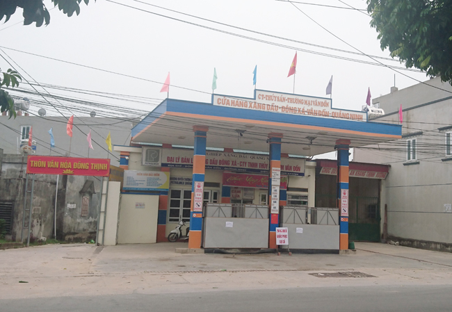 H&atilde;i h&ugrave;ng nước giếng bốc ch&aacute;y ng&ugrave;n ngụt khi ch&acirc;m lửa  - Ảnh 3.