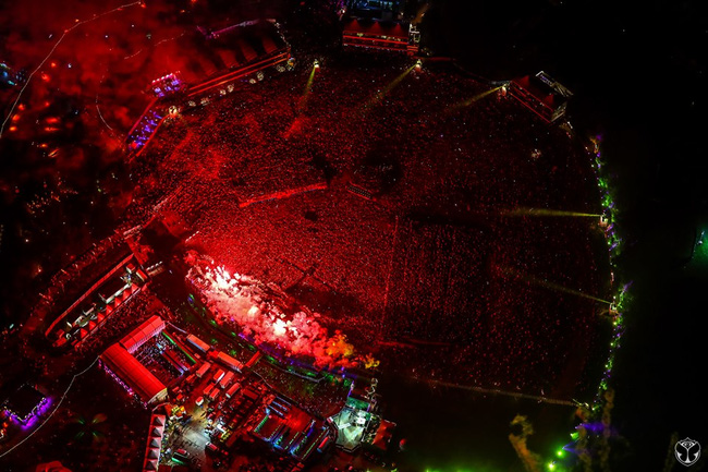 Không cần đi Tomorrowland 2016, bạn có thể thưởng thức trọn 3 ngày lễ hội qua clip aftermovie này! - Ảnh 5.