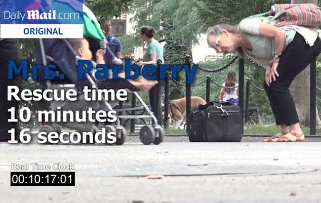 Ch&oacute;, m&egrave;o, b&eacute; g&aacute;i v&agrave; b&eacute; trai bị bỏ rơi, ai sẽ được cứu trước? C&acirc;u trả lời khiến nhiều người ngạc nhi&ecirc;n! - Ảnh 4.