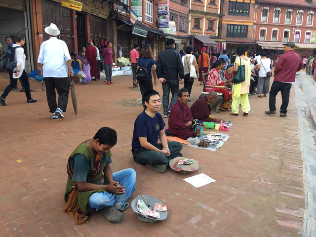 Một du khách người Việt đã thử đóng vai ăn xin ở Nepal và kết quả nhận được thật bất ngờ - Ảnh 3.