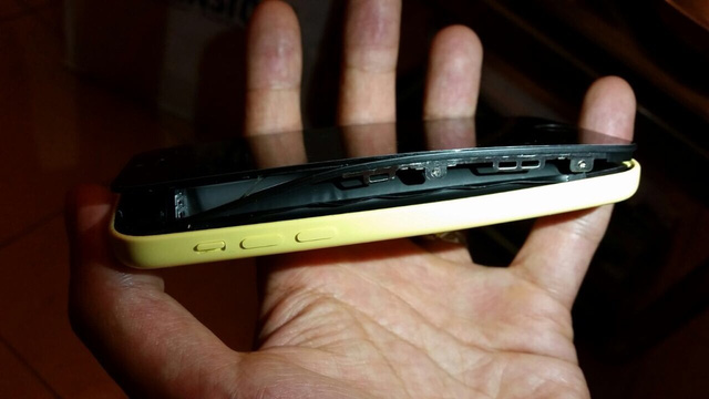 Việt Nam: Mới mua 1 tuần, iPhone 7 đã bị phù pin nhưng rất may là chưa phát nổ trên máy bay - Ảnh 4.