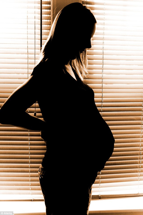 Cô gái bị người yêu lừa bán vào nhà thổ cho 110 người hãm hiếp trong 22 giờ - Ảnh 4. Cô gái bị người yêu lừa bán vào nhà thổ cho 110 người hãm hiếp trong 22 giờ - Ảnh 4.