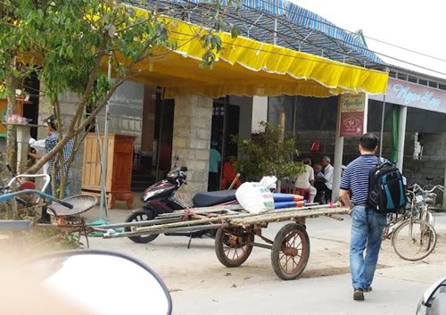 Kinh ho&agrave;ng ph&aacute;t hiện mẹ chết, con nguy kịch giữa vũng m&aacute;u - Ảnh 4.