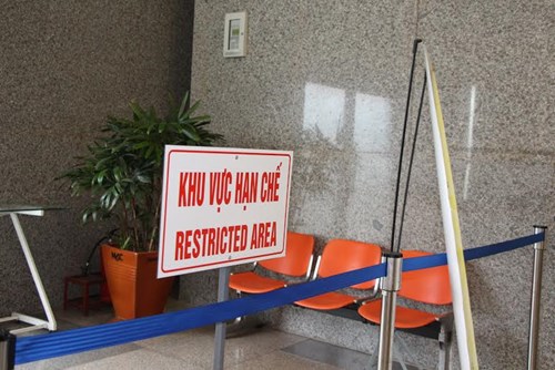 Phun thuốc muỗi 10 ngày tại sân bay Đà Nẵng - Ảnh 4.