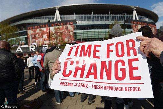 CĐV Arsenal biểu tình chưa từng có đòi đuổi HLV Wenger - Ảnh 4.