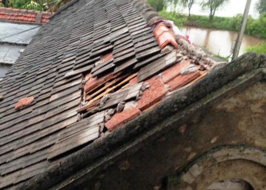 Toàn tỉnh Ninh Bình mất điện vì bão số 1 - Ảnh 4.