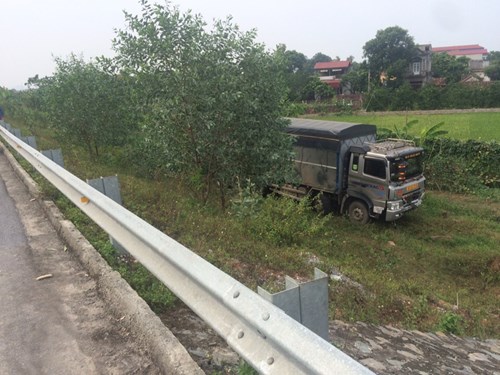 Nạn nhân vụ tai nạn rợn người trên cao tốc Nội Bài – Lào Cai tử vong - Ảnh 4.