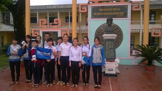 Gặp gã khùng Nguyễn Quang Thạch: Người giành giải Unesco sau 19 năm miệt mài cõng sách về làng - Ảnh 6.