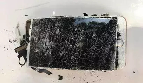 Chỉ lỡ tay làm rơi xuống đất, iPhone 7 Plus đã phát nổ kinh hoàng - Ảnh 3.