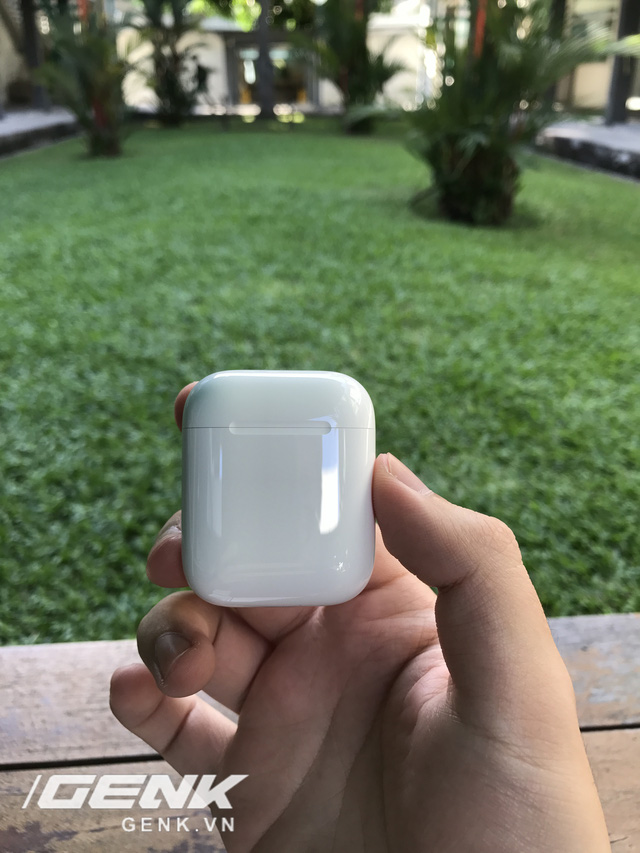 Trên tay AirPods, tai nghe không dây nhiều tai tiếng của Apple vừa xuất hiện tại Việt Nam - Ảnh 5.