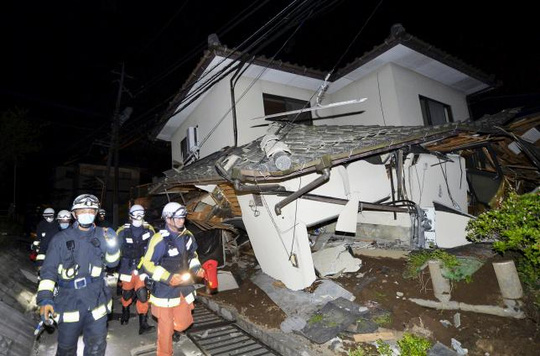 Hàng trăm người thương vong trong trận động đất mạnh ở Nhật Bản - Ảnh 5.