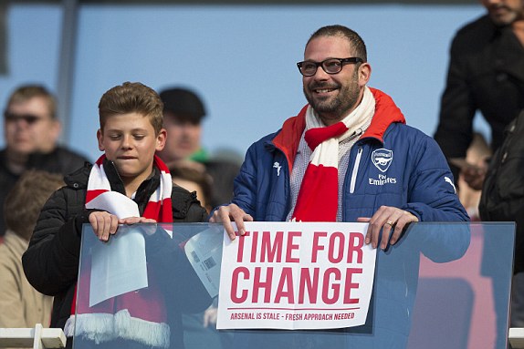 CĐV Arsenal biểu tình chưa từng có đòi đuổi HLV Wenger - Ảnh 5.