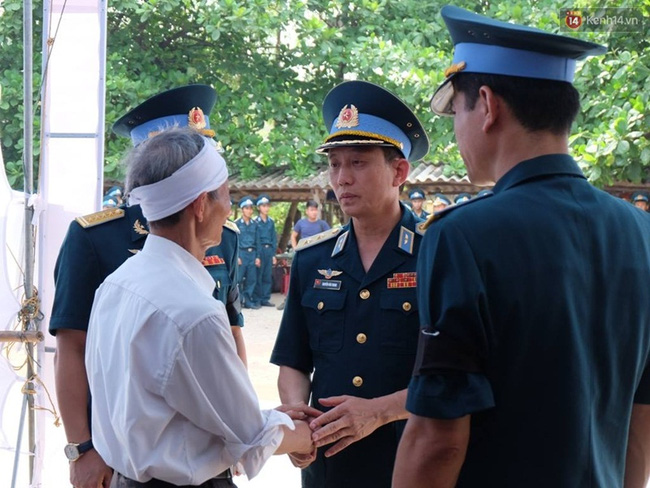 Người th&acirc;n kh&oacute;c ngất trước linh cữu Đại t&aacute; Trần Quang Khải - Ảnh 8.