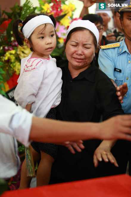 Những hình ảnh xúc động tại lễ hỏa táng Đại tá Trần Quang Khải - Ảnh 6.