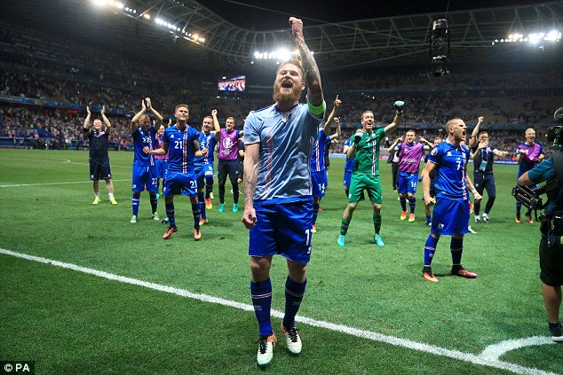 Màn ăn mừng nổi da gà, có một không hai ở Euro 2016 - Ảnh 7.