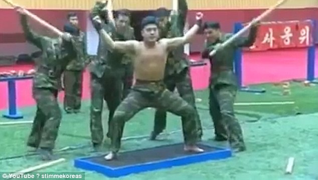 Cận cảnh quá trình tập luyện vất vả của những người lính Triều Tiên - Ảnh 4.