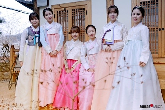 Sao Hàn xúng xính hanbok, sao Cbiz hóa Mỹ hầu vương gửi lời chúc đầu xuân Bính Thân - Ảnh 6.