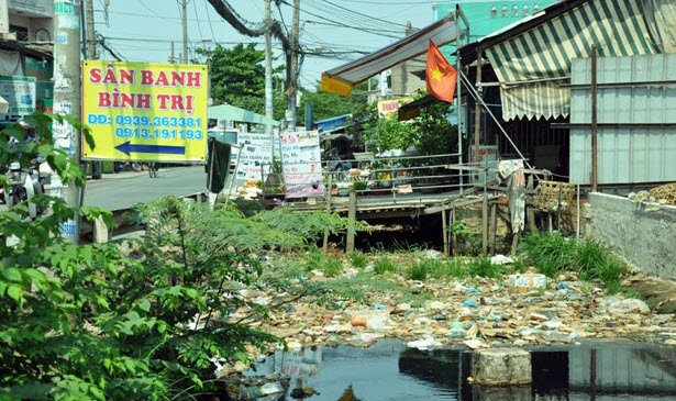 Những &ldquo;ổ chứa&rdquo;cho muỗi sinh s&ocirc;i ph&aacute;t triển ở S&agrave;i G&ograve;n - Ảnh 2.