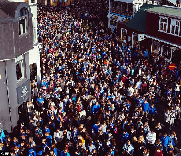 Tuyển Iceland được chào đón như nhà vô địch ở quê nhà - Ảnh 6.