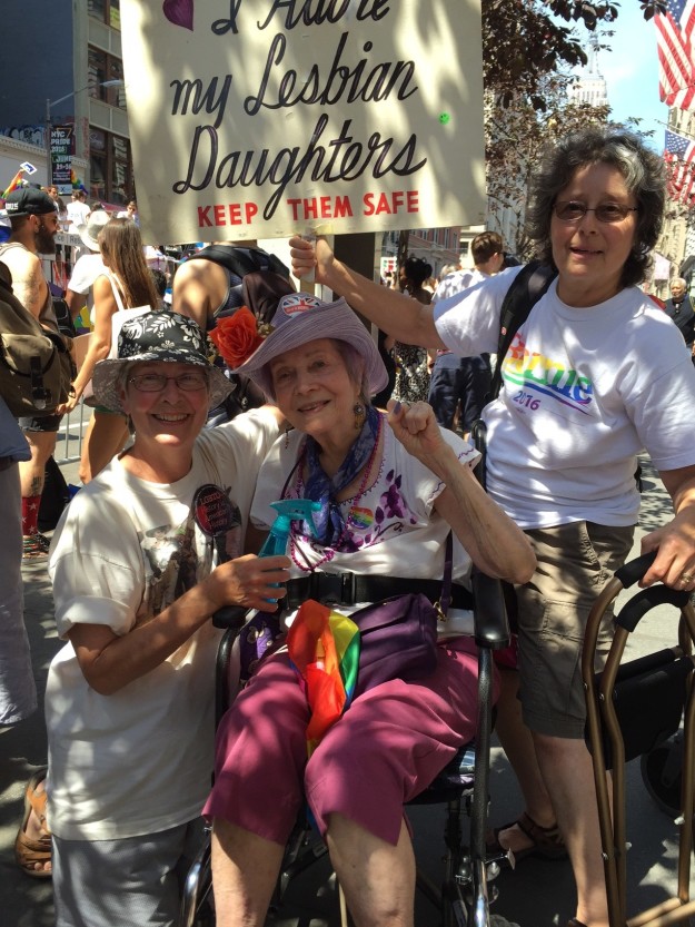 Vì cô con gái đồng tính, có một bà mẹ đã miệt mài hơn 30 năm biểu tình cùng những người LGBT - Ảnh 6.