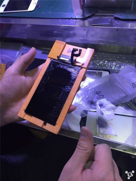 Người ta đã dựng một chiếc iPhone 6 từ nát bươm thành mới cứng như thế nào? - Ảnh 60.