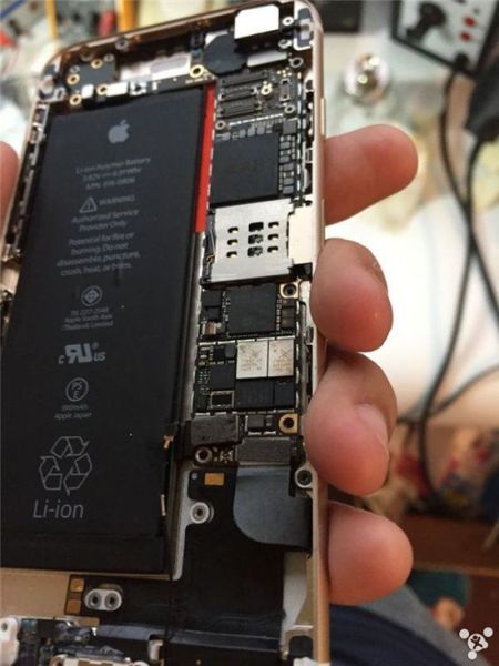 Người ta đã dựng một chiếc iPhone 6 từ nát bươm thành mới cứng như thế nào? - Ảnh 64.