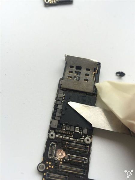 Người ta đã dựng một chiếc iPhone 6 từ nát bươm thành mới cứng như thế nào? - Ảnh 7.