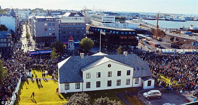 Tuyển Iceland được chào đón như nhà vô địch ở quê nhà - Ảnh 7.