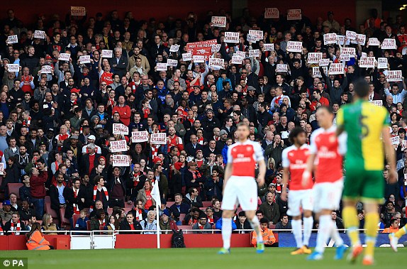 CĐV Arsenal biểu tình chưa từng có đòi đuổi HLV Wenger - Ảnh 8.