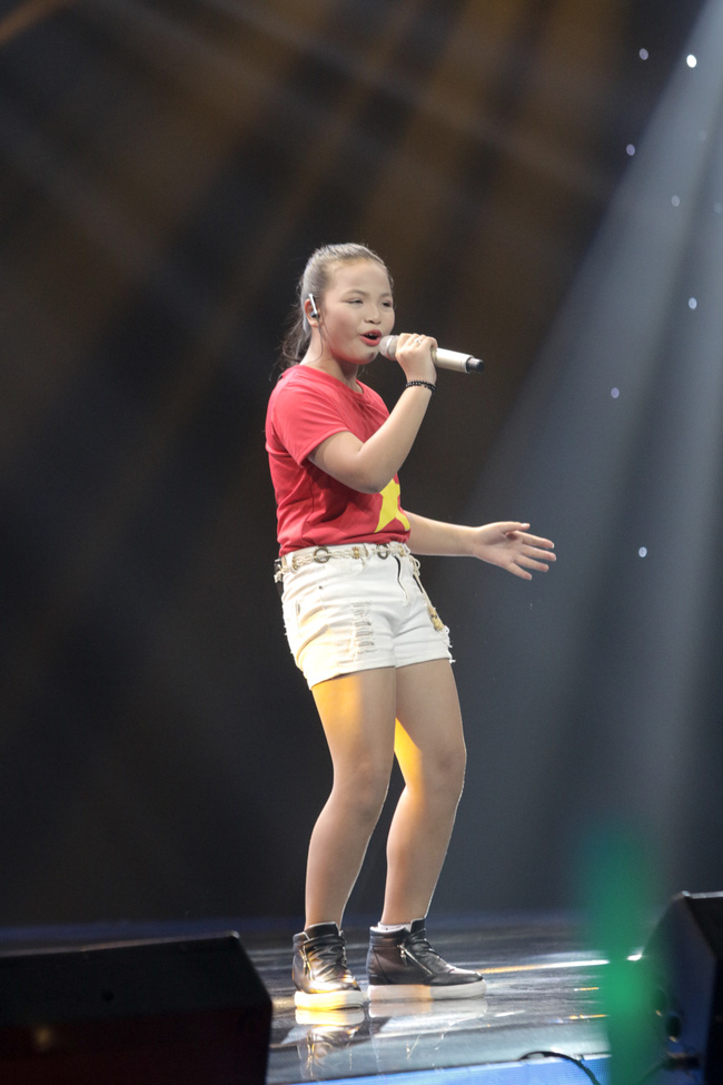 The Voice Kids: Noo Phước Thịnh - Đông Nhi liên tục chặt chém, quyết không nhường nhau để giành thí sinh - Ảnh 14.