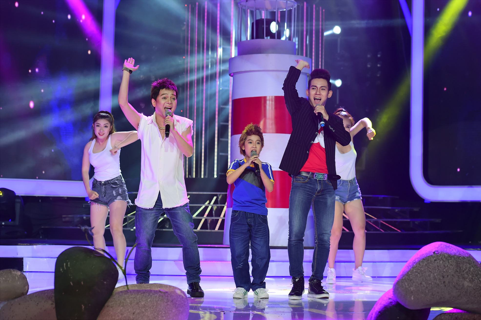 GMTQ nh&iacute;: C&ocirc;ng Quốc rơi nước mắt sau khi h&aacute;t về miền Trung b&atilde;o lũ - Ảnh 14.