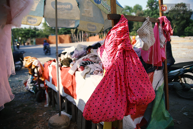Sau những món đồ trị giá 2.000 đồng, Sài Gòn lại có cửa hàng quần áo miễn phí cho người nghèo - Ảnh 2.