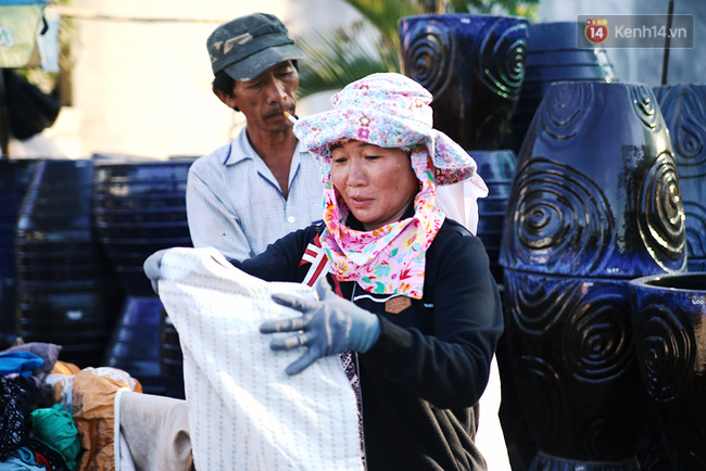 Sau những món đồ trị giá 2.000 đồng, Sài Gòn lại có cửa hàng quần áo miễn phí cho người nghèo - Ảnh 7.
