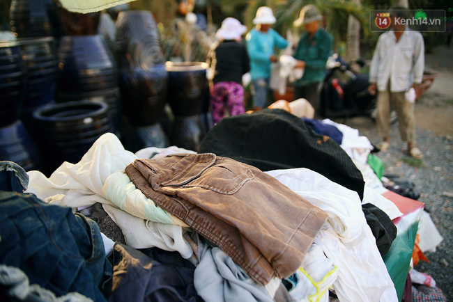 Sau những món đồ trị giá 2.000 đồng, Sài Gòn lại có cửa hàng quần áo miễn phí cho người nghèo - Ảnh 8.