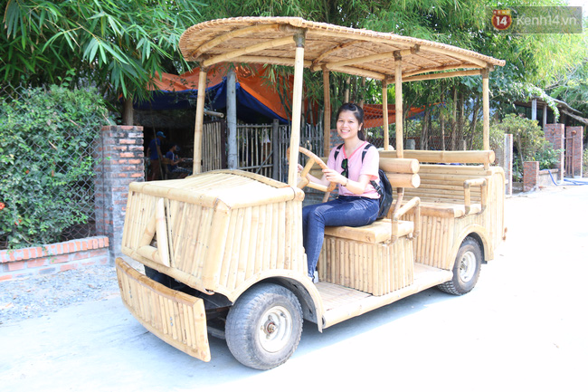 Độc đáo xe điện bọc tre phục vụ khách du lịch ở Hội An - Ảnh 7.