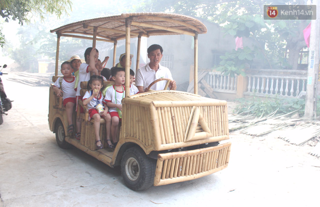 Độc đáo xe điện bọc tre phục vụ khách du lịch ở Hội An - Ảnh 5.