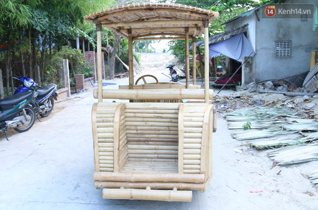 Độc đáo xe điện bọc tre phục vụ khách du lịch ở Hội An - Ảnh 4.