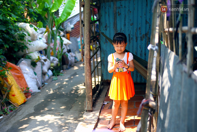 Cuộc sống nơi xóm nghèo Cần Thơ của 2 bé gái bị người cha Hàn Quốc chối bỏ - Ảnh 6.