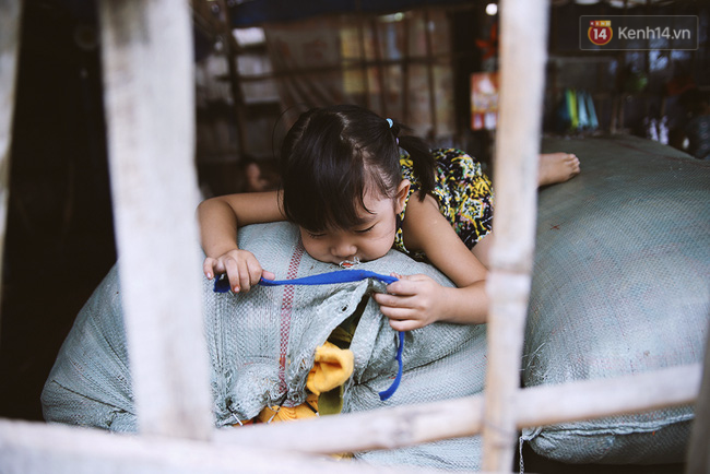Cuộc sống nơi xóm nghèo Cần Thơ của 2 bé gái bị người cha Hàn Quốc chối bỏ - Ảnh 9.